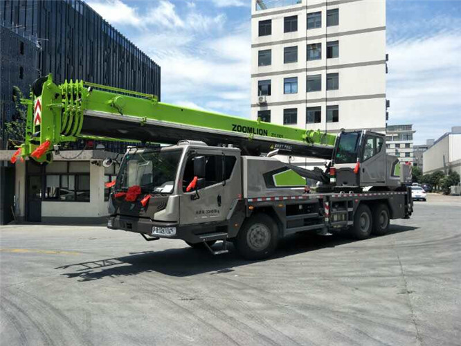 山海关区跨街广告牌的高空安装注意事项