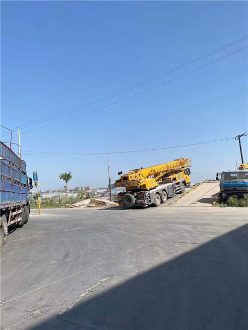 山海关区25吨吊车的租赁价格大概是多少？