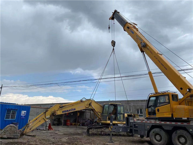 山海关区25吨吊车的工作半径是多少？